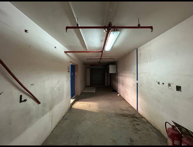 1,969M² WAREHOUSE TO LET IN CLAYVILLE